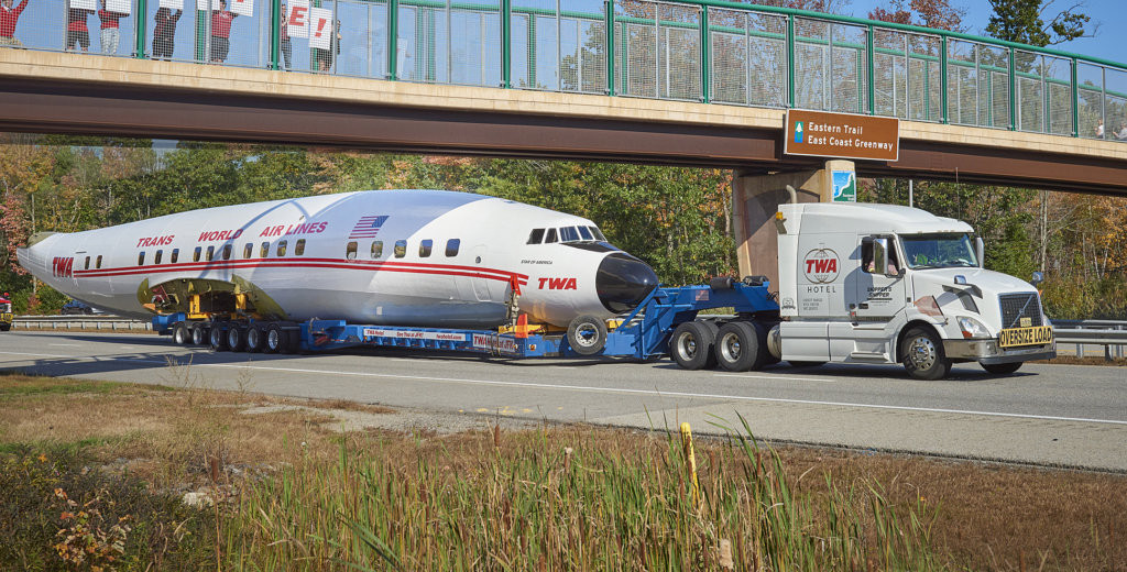AIRPORT WELCOME HOME CONNIE ENROUTE TO JFK WIRconstellationflatP101018 Metropolitan Airport News