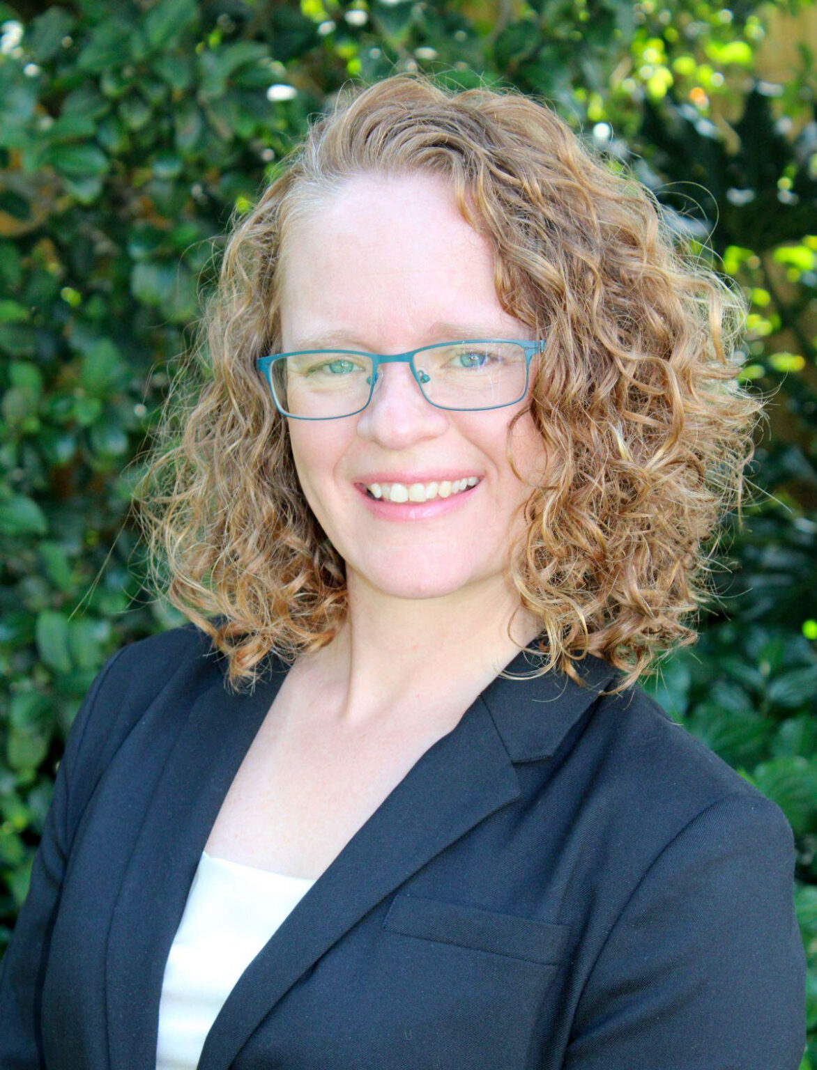 Annette Snedaker Director of Sales, DH2 Chauffeured Transportation