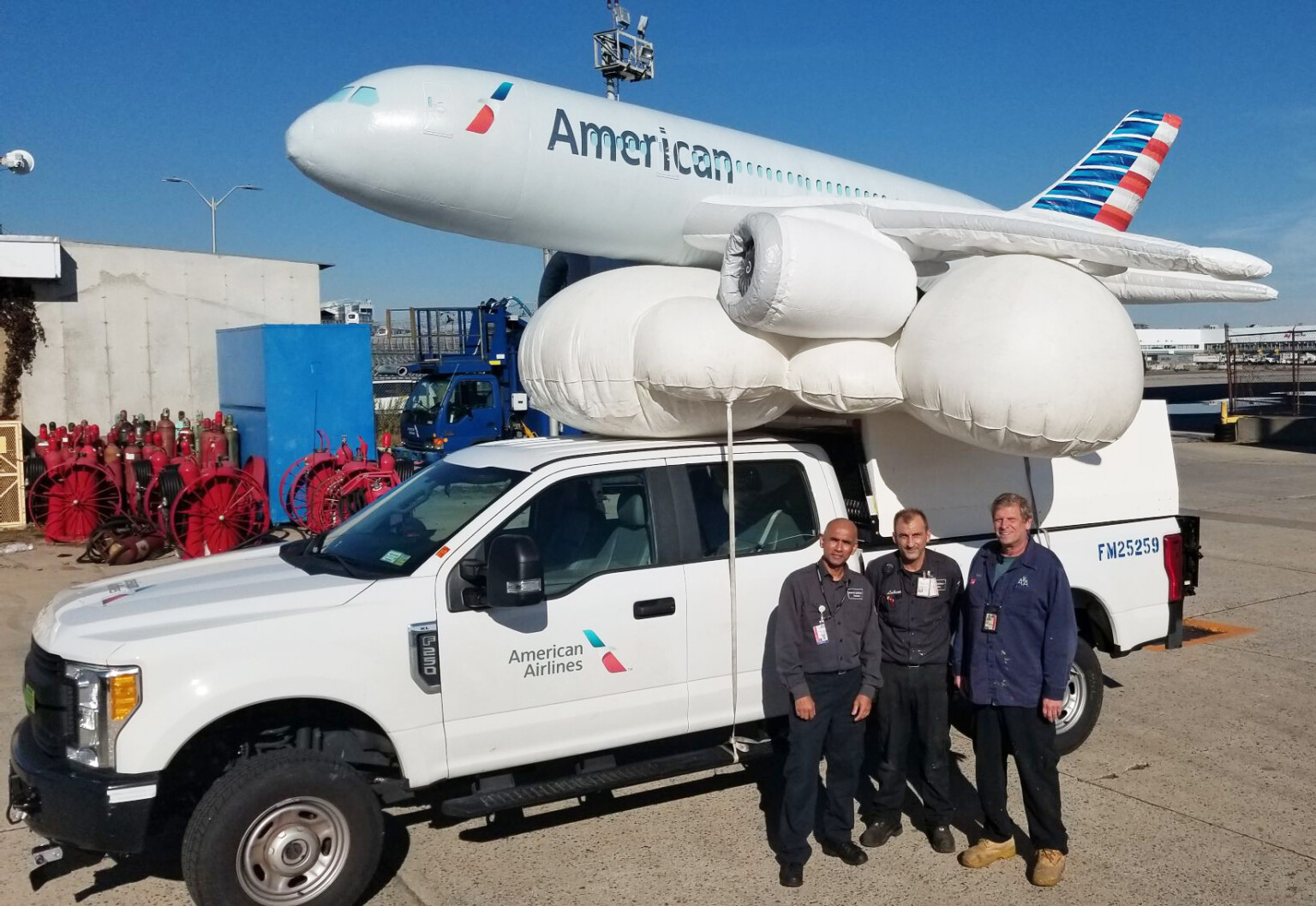 American-Airlines-Dreamliner-Float-Fifth-Ave-NYC-JFK