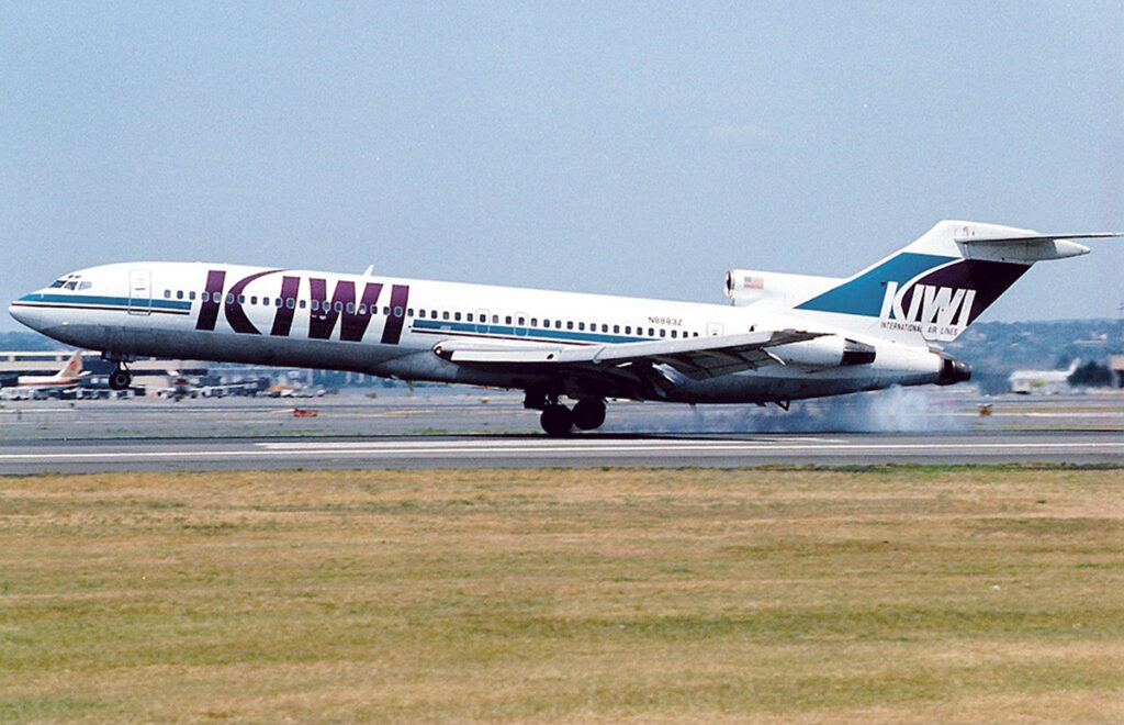 A Kiwi Boeing 727-200 landing at Newark International Airport in 1994