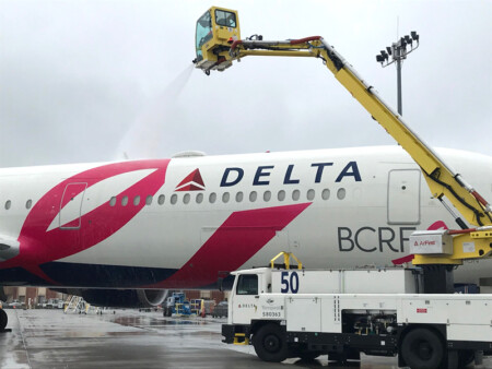 Delta De ice 1 Metropolitan Airport News