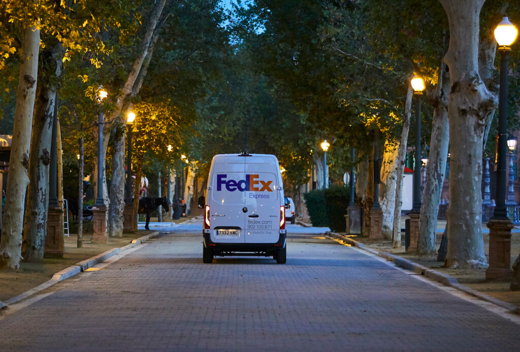 FedEx Commits to Carbon-Neutral Operations by 2040