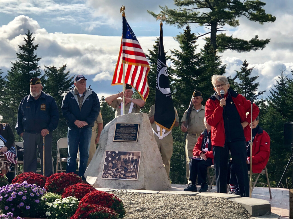 Freeport-flag-ladies-WAA-monument