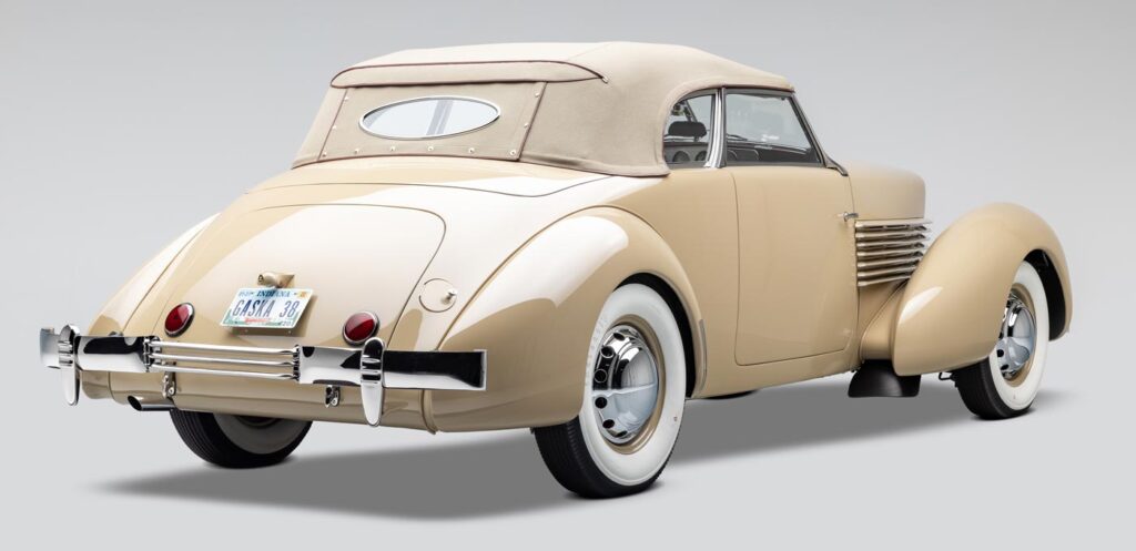 Perfectly Preserved Cord Perpetuates Earhart Legacy New York Airport JBS 1937 Cord 812 004 Metropolitan Airport News