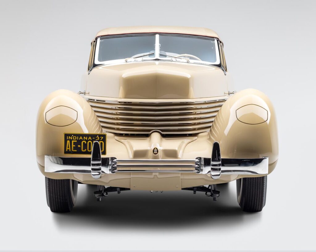 Perfectly Preserved Cord Perpetuates Earhart Legacy New York Airport JBS 1937 Cord 812 007 Metropolitan Airport News