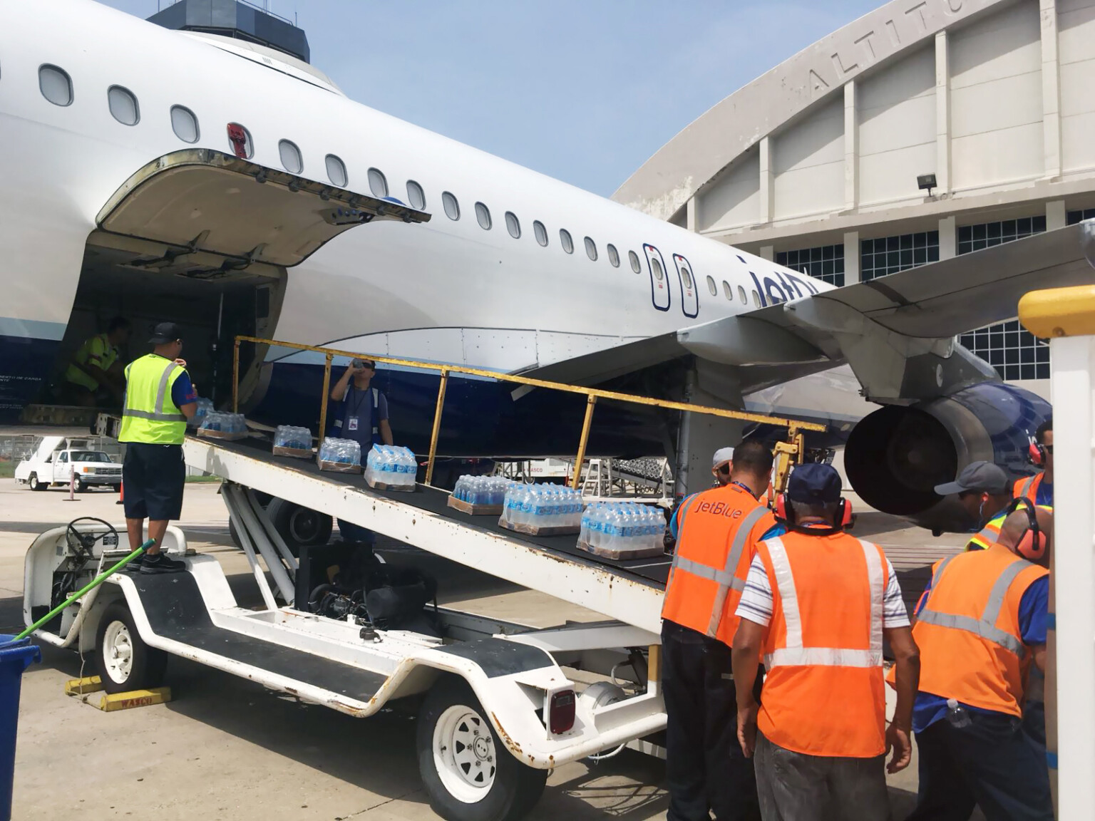 100x35JetBlue Outlines 100 Days, 35 Ways of Caring for Puerto Rico JETBlue Relief Metropolitan Airport News