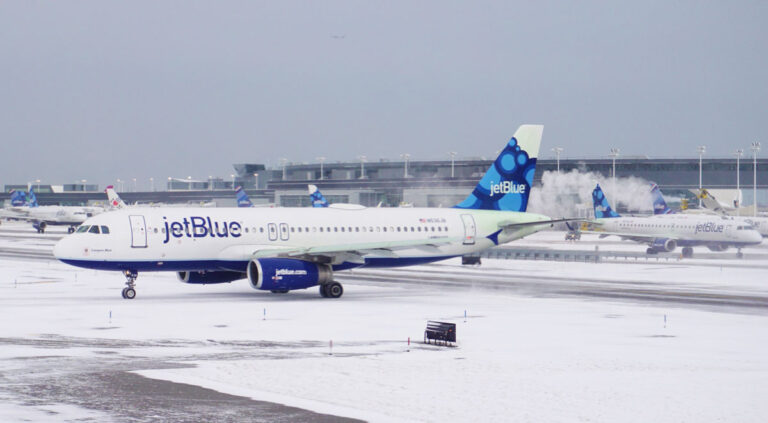 JetBlue Snow on the ground at the Airport