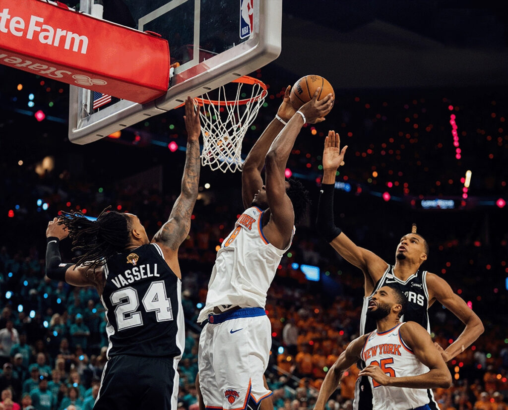 Knicks Spurs Metropolitan Airport News