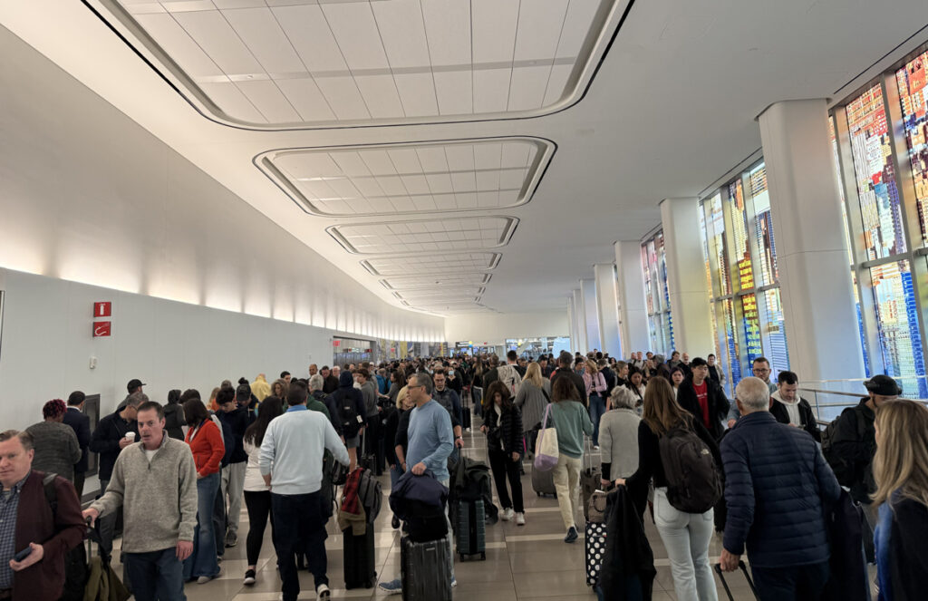 LGA Terminal B Lines