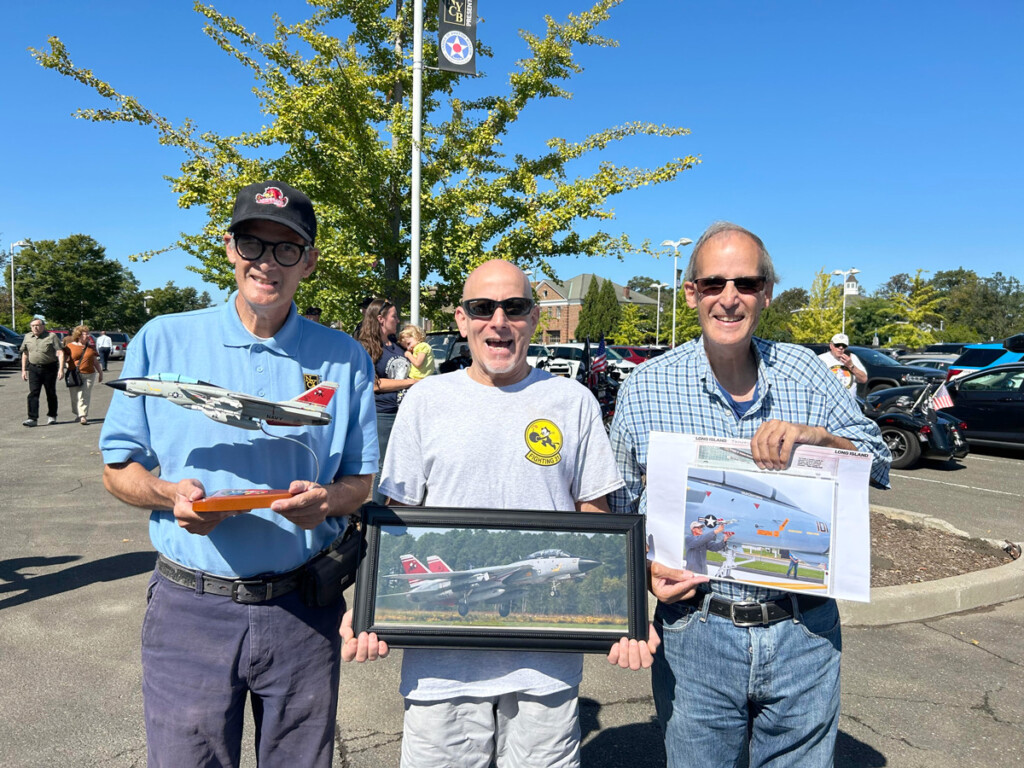 F-14D Tomcat ‘Felix 101’ Comes Home New York Airport Richard Kalen Bob Sheppard Mark Kalen Metropolitan Airport News