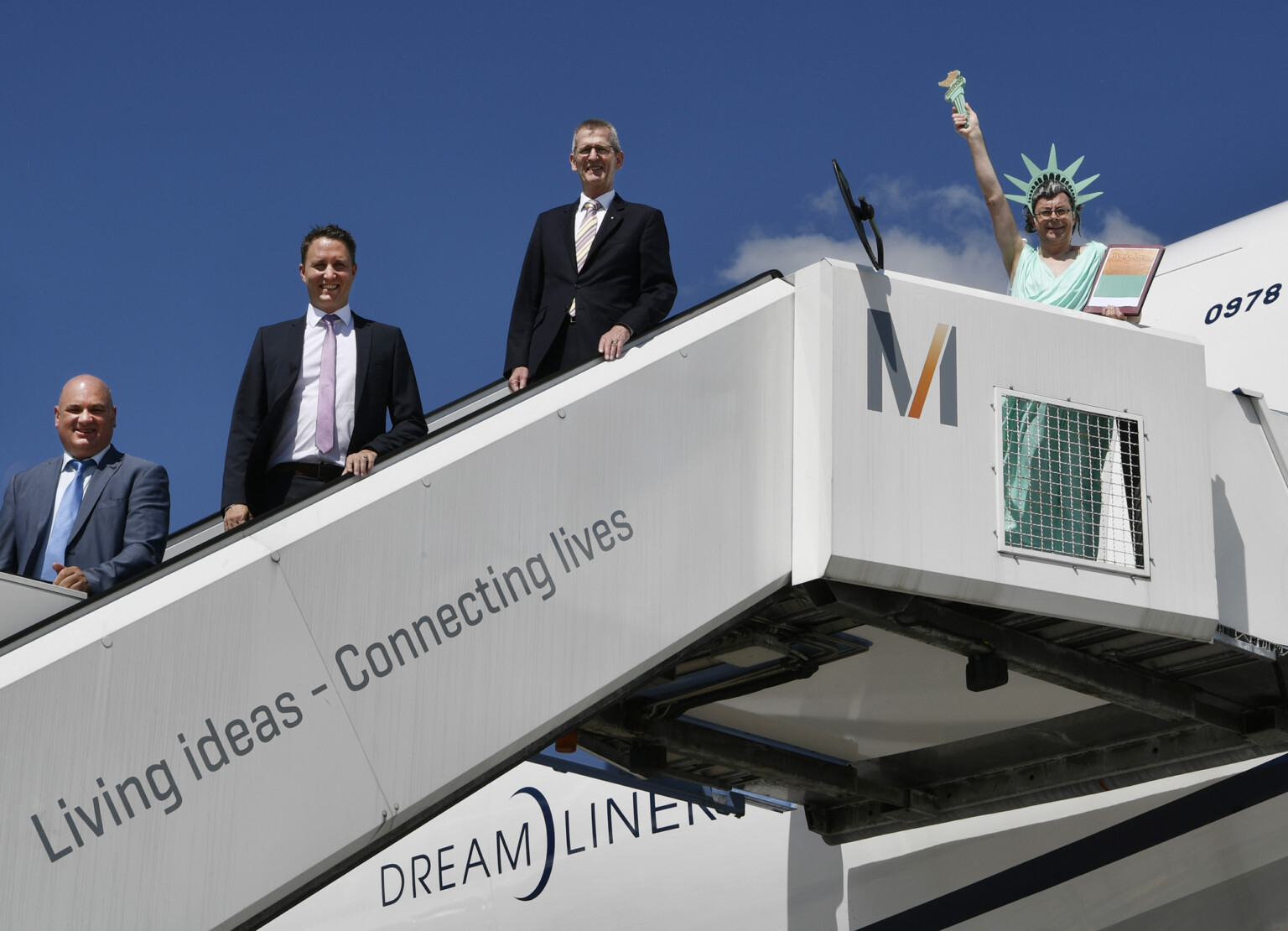 UNITED FROM MUNICH TO NEWARK Metropolitan Airport News