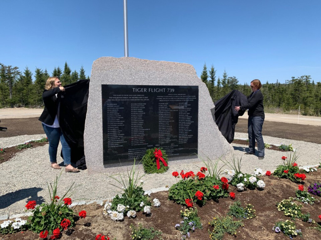 UNVEILING OF MONUMENT Metropolitan Airport News