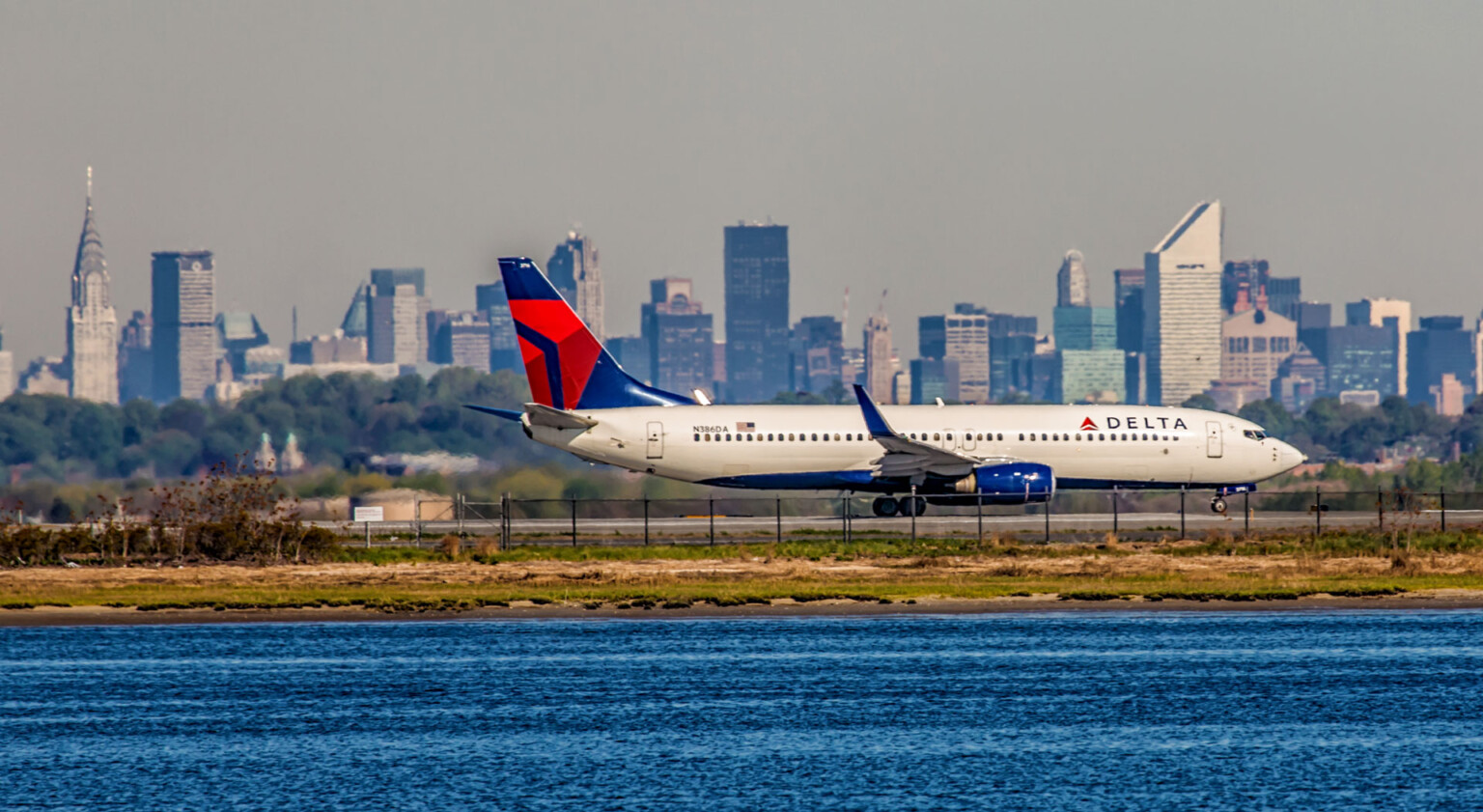 2016 Traffic Data for U.S Airlines and Foreign Airlines U.S. Flights US Airlines Metropolitan Airport News