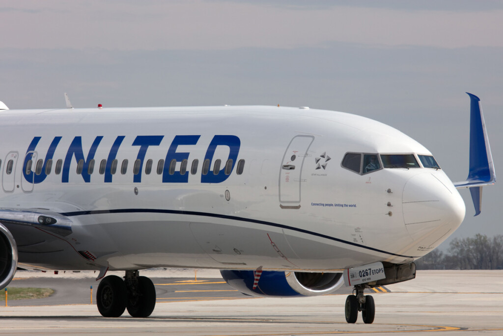 United Continues to Expand Global Network United-737-8