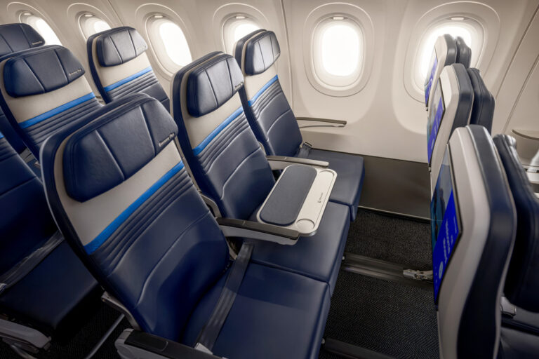 United Airbus A321 XLR Economy Plus Middle Seat