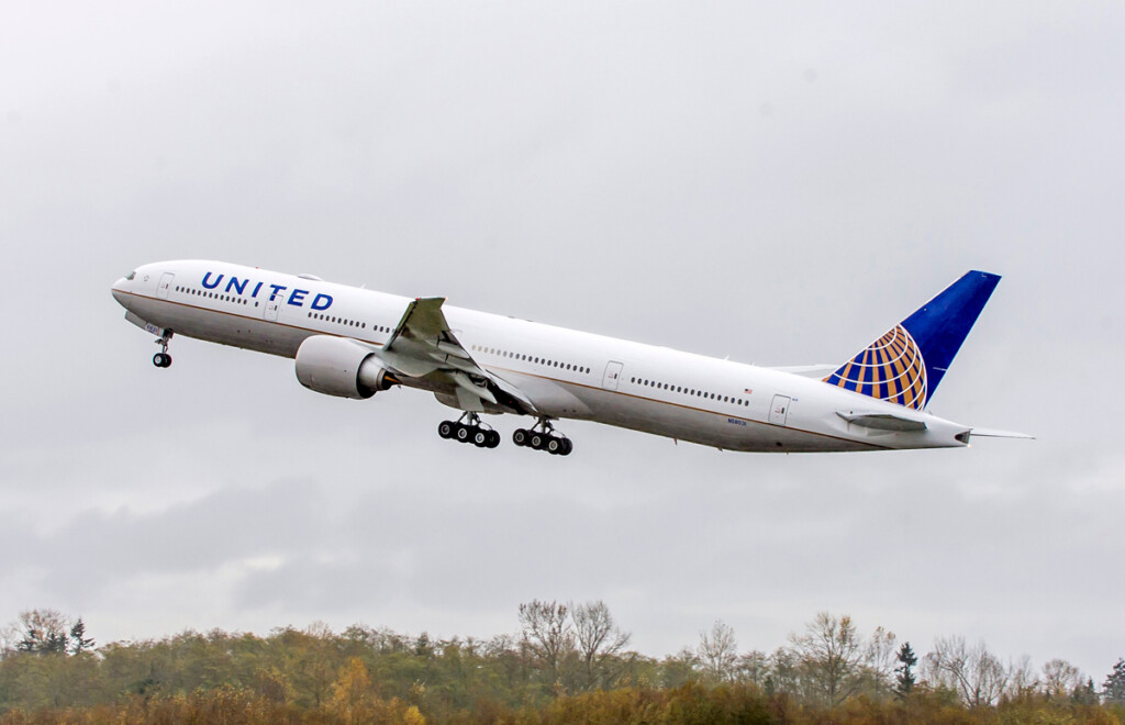 United-Airlines-777