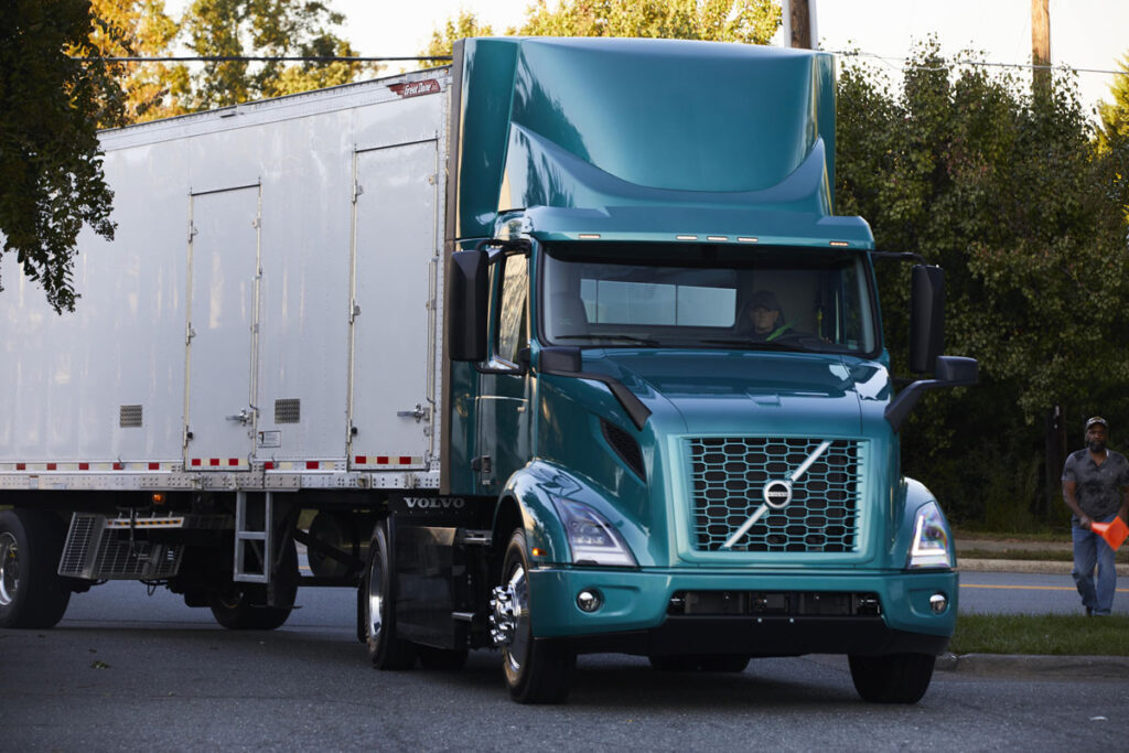 Volvo Trucks North America will deliver three zero-tailpipe-emission Volvo VNR Electric trucks in 2026 to City Harvest, New York City’s largest food rescue organization, as part of the Bronx is Breathing project.