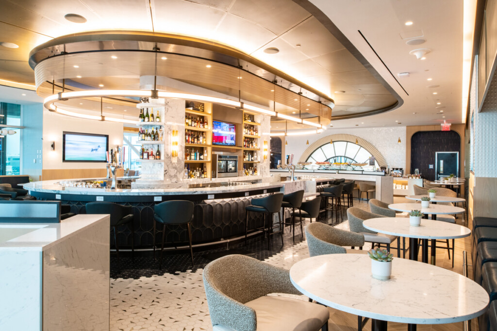 JFK’s 2nd Delta Sky Club Steps Into the Spotlight The nearly 14,000-square-foot Club seats more than 250 guests and includes sweeping views of the airfield.