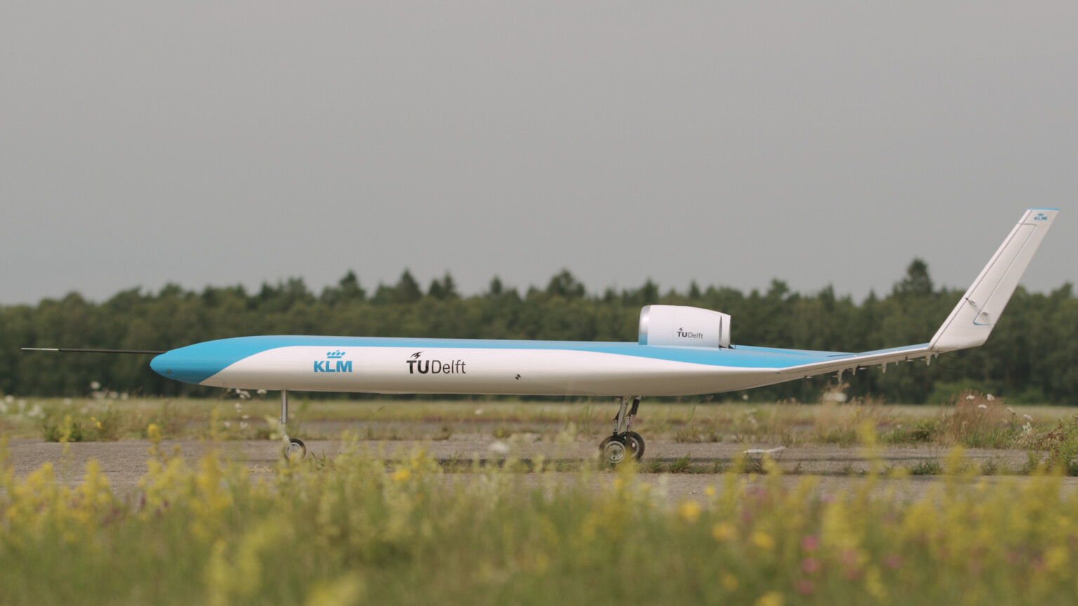 flying v 1 Metropolitan Airport News