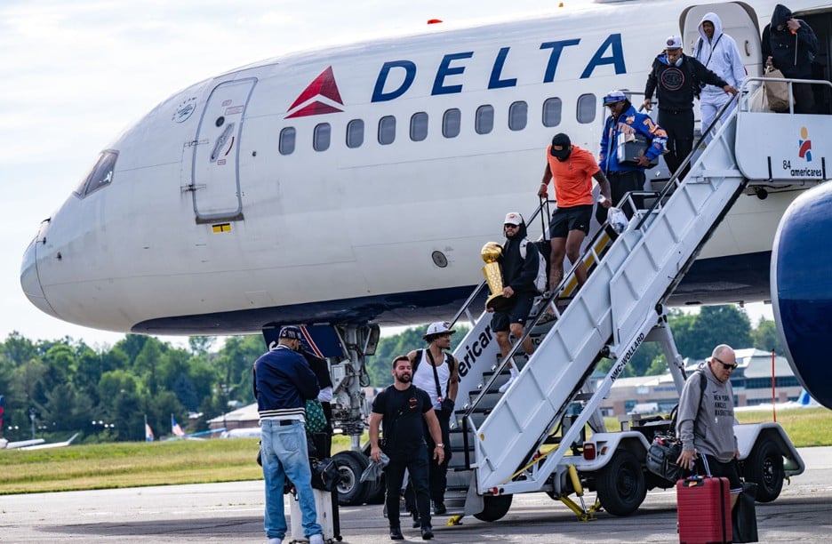 Delta Celebrates Knicks' Game 5 Victory with Homecoming Flight New York Airport knicks arrival 1 Metropolitan Airport News